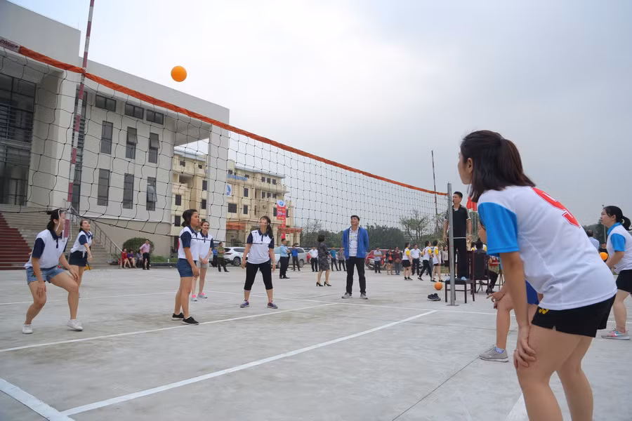Giải đấu diễn ra sôi động ngay trong khuôn viên khang trang vừa được đầu tư xây dựng mở rộng của ĐHTN.