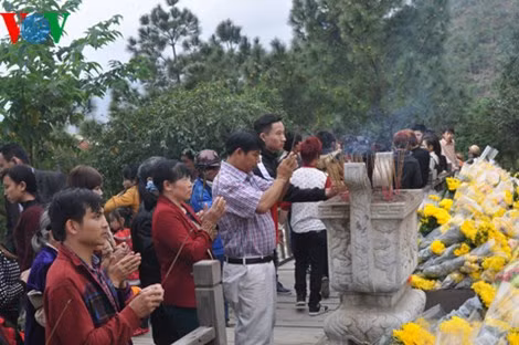 Hàng ngàn người dân thành kính viếng mộ Đại tướng Võ Nguyên Giáp ảnh 3