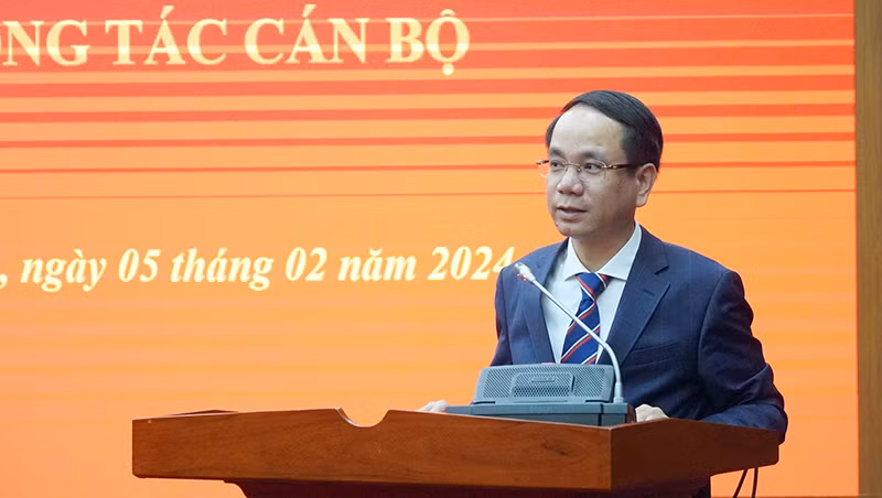 Tân Trưởng Ban Dân vận Tỉnh ủy Quảng Bình Phan Mạnh Hùng phát biểu nhận nhiệm vụ. (Ảnh: Ngọc Mai)