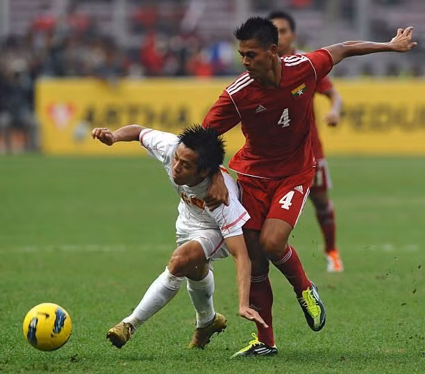 Trung vệ Zaw Min Tun (số 4) bất ngờ tuyên bố giã từ tuyển Myanmar trước thềm AFF Cup 2022