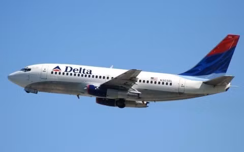 Một máy bay của hãng Delta Airlines. Ảnh Reuters Một chiếc máy bay của hãng Delta Airlines (Ảnh Reuters)