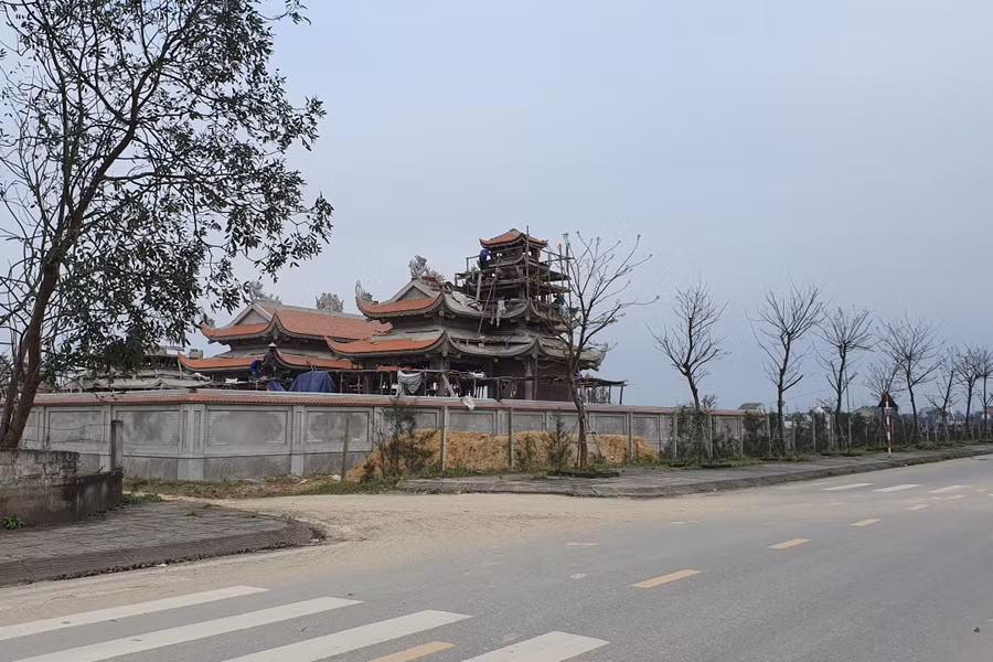 Xã Thạch Trung cũng thừa nhận có sai sót về quy trình giao đất, khu lăng mộ xây dựng không đúng với thiết kế (Ảnh: Tiến Hiệp).