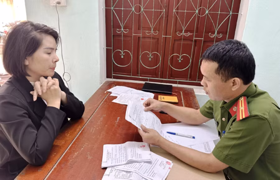 Một bị can ở huyện Quảng Xương (Thanh Hóa) bị công an bắt giữ vì liên quan đến hoạt động 'tín dụng đen'. Ảnh: Công an cung cấp Một bị can ở huyện Quảng Xương (Thanh Hóa) bị công an bắt giữ vì liên quan đến hoạt động 'tín dụng đen'. Ảnh: Công an cung cấp