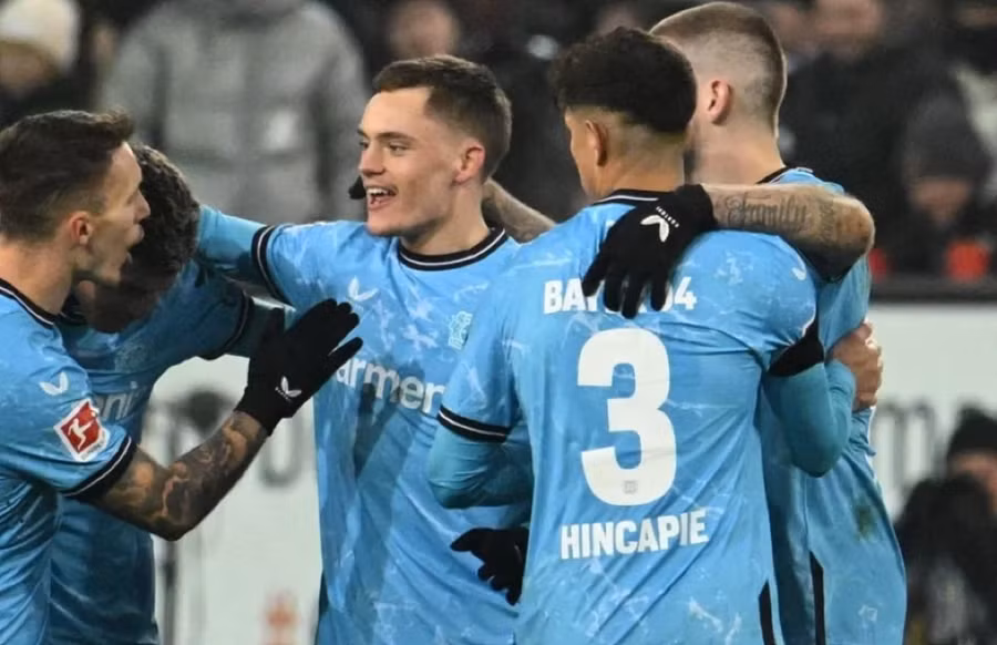 Leverkusen chưa từng thua bất cứ trận nào mùa này và đang vượt mặt cả Bayern Munich để dẫn đầu Bundesliga. Leverkusen chưa từng thua bất cứ trận nào mùa này và đang vượt mặt cả Bayern Munich để dẫn đầu Bundesliga.