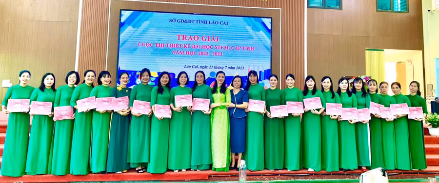 Cuộc thi thiết kế “Bài học STEM” cấp Tiểu học tỉnh Lào Cai ghi nhận sự thành công, tâm huyết của nhiều giáo viên tham. Cuộc thi thiết kế “Bài học STEM” cấp Tiểu học tỉnh Lào Cai ghi nhận sự thành công, tâm huyết của nhiều giáo viên tham.