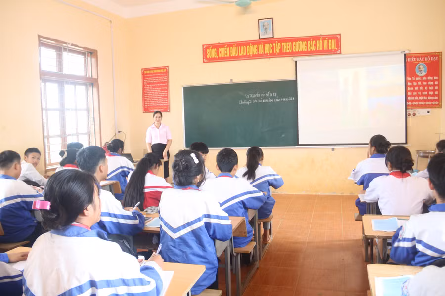 Không chỉ giỏi trong công tác giảng dạy, cô Hoa còn được đồng nghiệp quý mến.