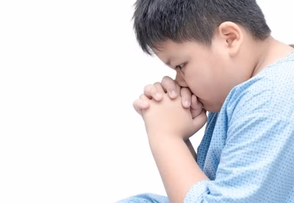 Việc nhấn mạnh đến giảm cân có thể khiến trẻ áp lực. Ảnh minh họa.