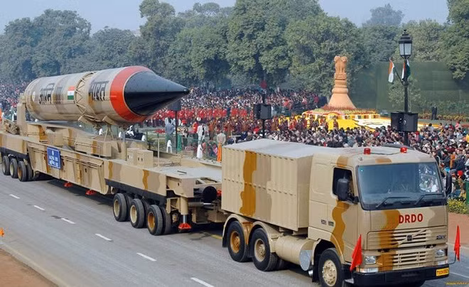 Tên lửa đạn đạo liên lục địa Agni-3 của Ấn Độ.