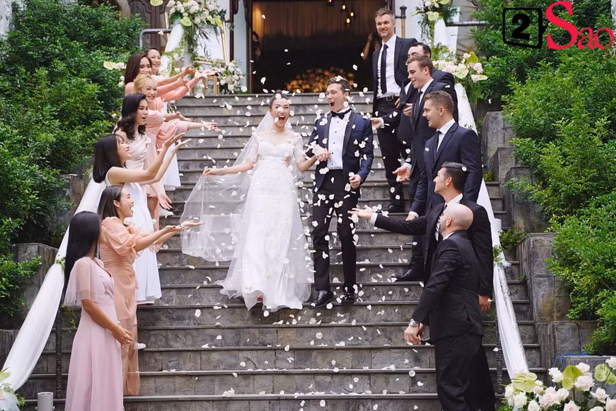 Lộ vòng eo bất thường trong đám cưới, Á hậu Hoàng Oanh vướng nghi án mang bầu-2