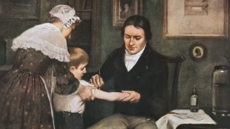 Bác sĩ Edward Jenner, lần đầu tiên tiêm phòng bệnh đậu mùa cho một cậu bé vào năm 1796.