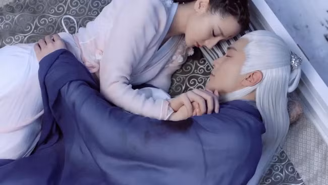 Cảnh quay kỳ lạ giữa Địch Lệ Nhiệt Ba và Cao Vỹ Quang trong Tam sinh tam thế Chẩm thượng thư