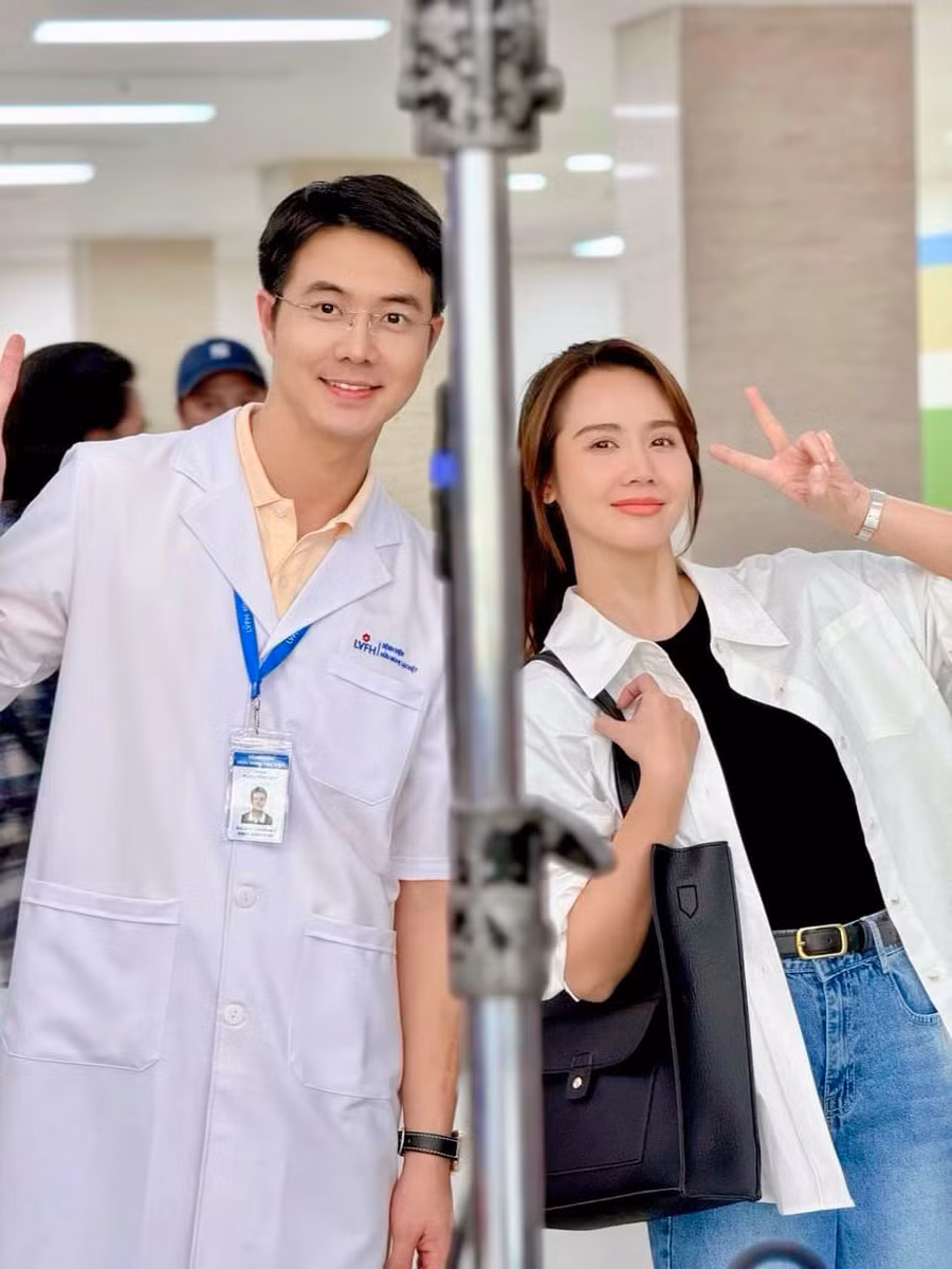 Phùng Đức Hiếu và Huyền Lizzie trong 'Chúng ta của 8 năm sau'.