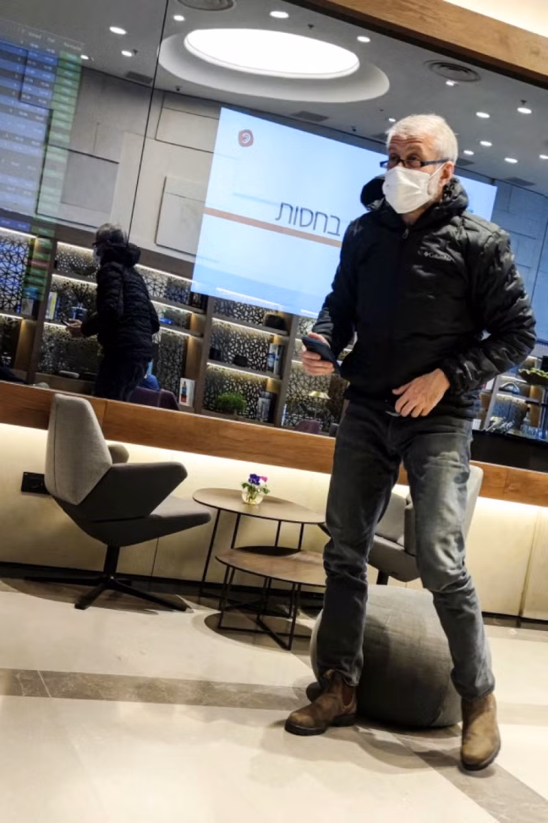 Abramovich trong phòng VIP sân bay Ben Gurion ở Israel.