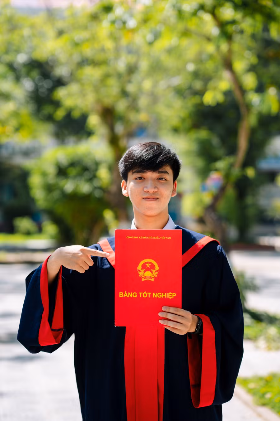 Nhật Hoàng mong muốn trở thành một Sỹ quan Quân đội giống như bố của mình. Nhật Hoàng mong muốn trở thành một Sỹ quan Quân đội giống như bố của mình.