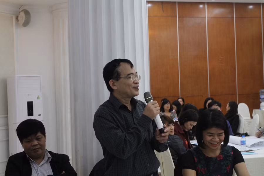 Đại biểu tham luận tại hội nghị