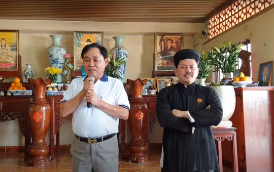 Ông Huỳnh Uy Dũng (bìa trái) và ông Võ Hoàng Yên. Ảnh: NLĐ.