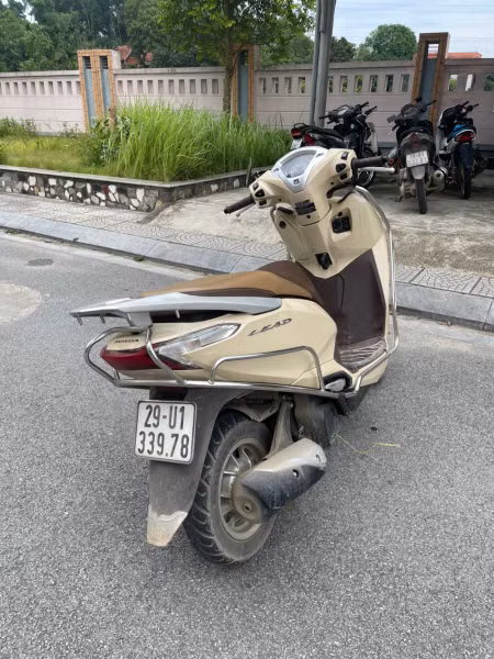 Chiếc xe máy đối tượng dùng làm phương tiện gây án ở Sơn Tây.