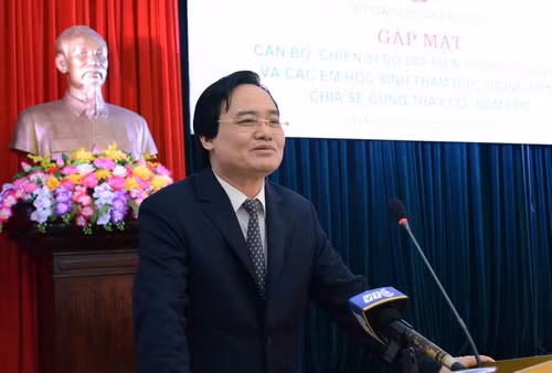 Bộ trưởng Phùng Xuân Nhạ phát biểu tại buổi lễ Bộ trưởng Phùng Xuân Nhạ phát biểu tại buổi lễ