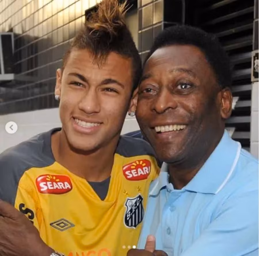 Siêu sao Brazil Neymar ca ngợi Pele bằng bài viết xúc động. Siêu sao Brazil Neymar ca ngợi Pele bằng bài viết xúc động.