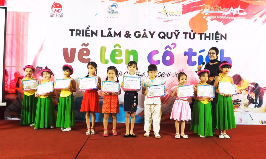Chương trình "Vẽ lên cổ tích" thu hút nhiều em nhỏ tham gia Chương trình "Vẽ lên cổ tích" thu hút nhiều em nhỏ tham gia