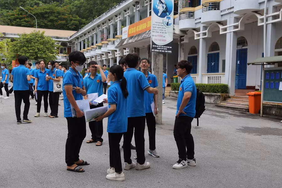 Các thí sinh tham dự Kỳ thi tốt nghiệp THPT năm 2023 tại điểm thi Trường THPT Chuyên Tuyên Quang