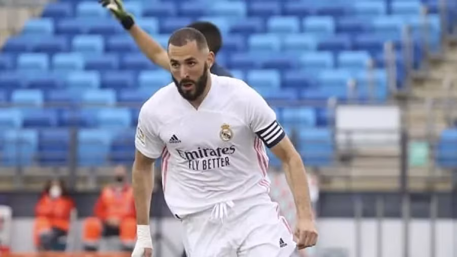 Karim Benzema trong màu áo Real Madrid mùa trước.