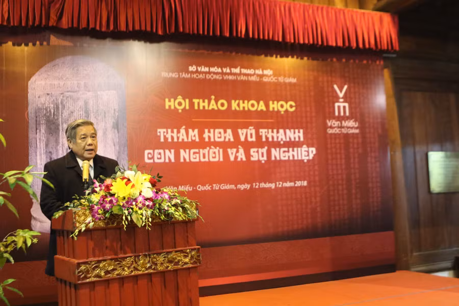 GS.TS Vũ Minh Giang trình bày tham luận tại hội thảo khoa học 'Thám hoa Vũ Thạnh - Con người và sự nghiệp' năm 2018. Ảnh: INT.