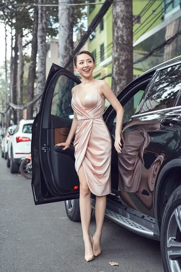 3 nữ đại gia ngầm trong showbiz Việt: biệt thự, xe sang, ngập đồ hiệu nhưng hiếm ai biết