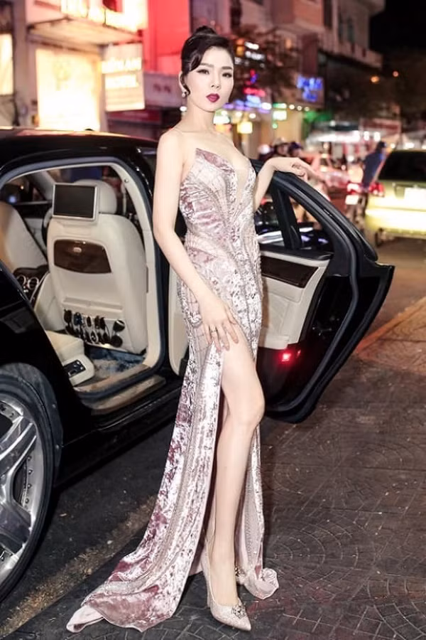 3 nữ đại gia ngầm trong showbiz Việt: biệt thự, xe sang, ngập đồ hiệu nhưng hiếm ai biết