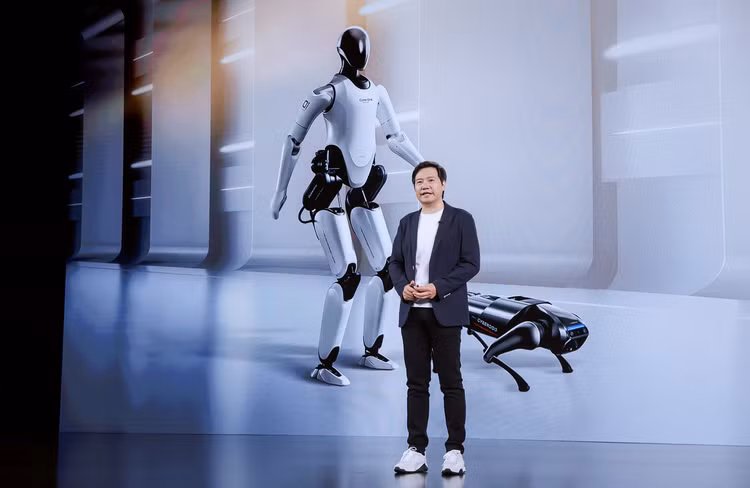 Ông Lei Jun giới thiệu CyberOne.
