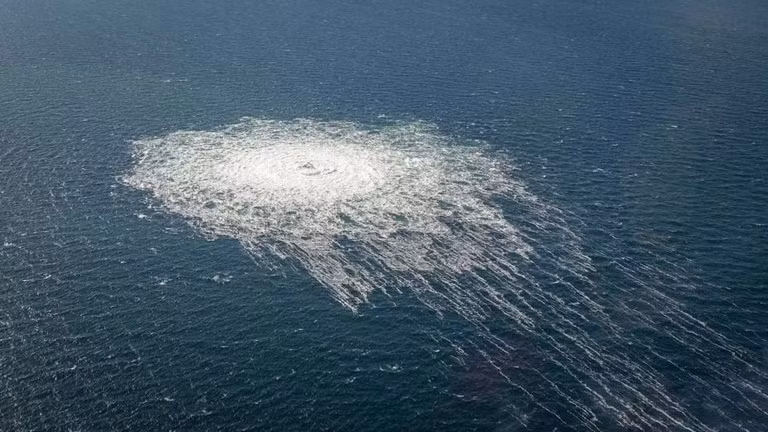 Khí đốt bị rò rỉ từ đường ống Nord Stream 2 gần Bornholm, Đan Mạch, ngày 27/9/2022