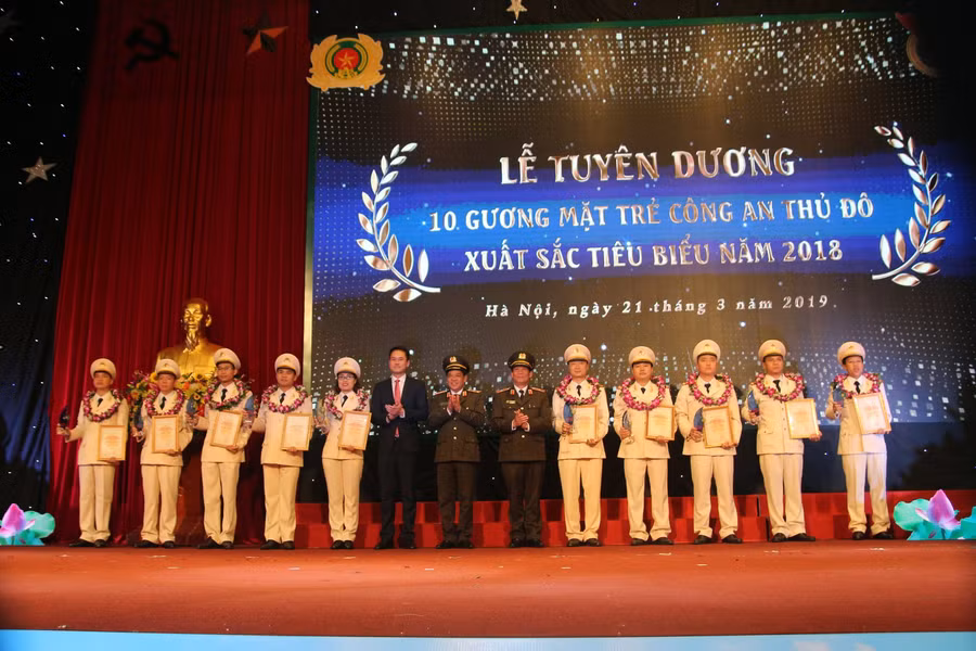 10 Gương mặt trẻ Công an Thủ đô xuất sắc tiêu biểu năm 2018.