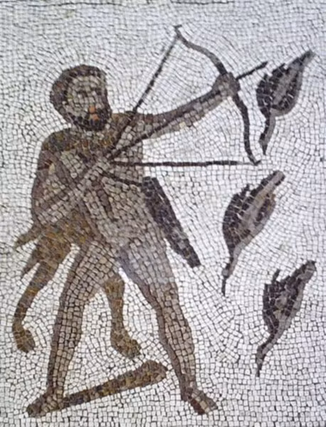 Tranh khảm thể hiện người anh hùng Hercules giết những con chim Stymphalian bằng những mũi tên độc.