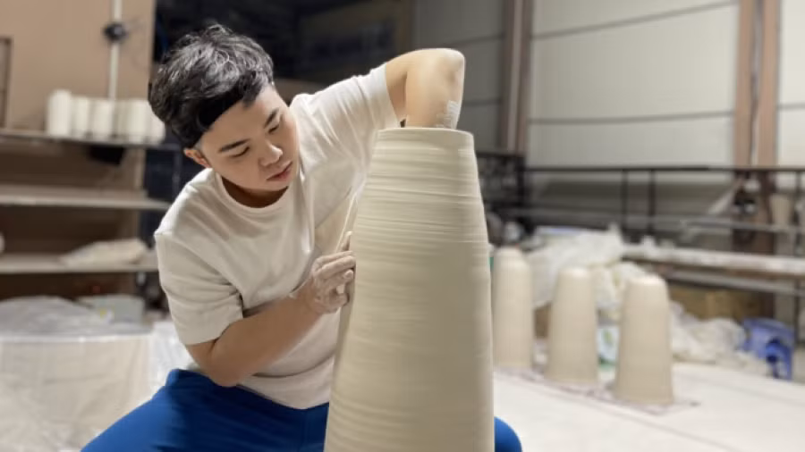 Nghệ nhân 25 tuổi mang "tiếng nói" cho đất