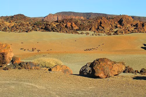 Nhiều cảnh quan ở khu vực núi lửa Teide, thuộc quần đảo Canary của Tây Ban Nha, có đặc điểm tương đồng hoàn hảo với dạng địa hình trên hành tinh đỏ. Năm 2010, một nhóm chuyên gia từng đến khu vực này để thử nghiệm thiết bị cho sứ mệnh sao Hỏa trong tương lai. 7-6977-1418268408.jpg