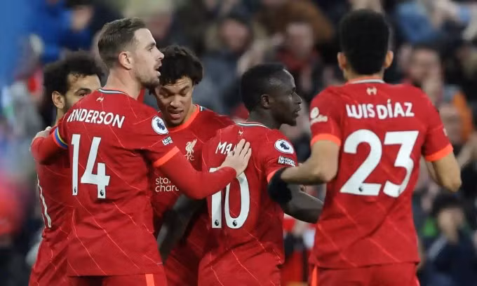 Chiến thắng giúp Liverpool áp sát ngôi đầu của Man City.