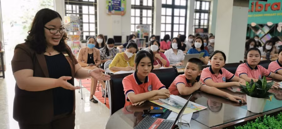 Dạy học ngoại ngữ được nhà trường đặc biệt chú trọng để giúp học sinh phát triển hội nhập.
