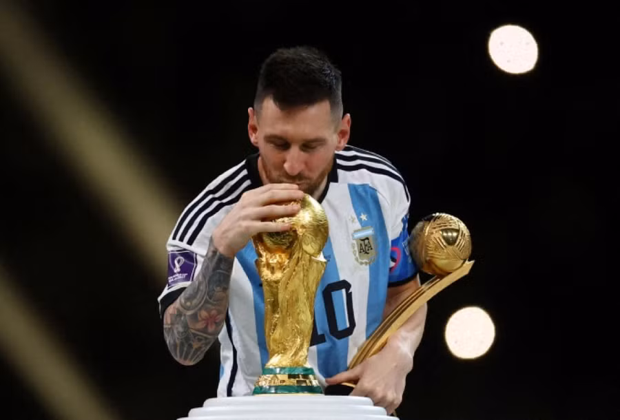Messi vô địch World Cup 2022 cùng tuyển Argentina. Messi vô địch World Cup 2022 cùng tuyển Argentina.