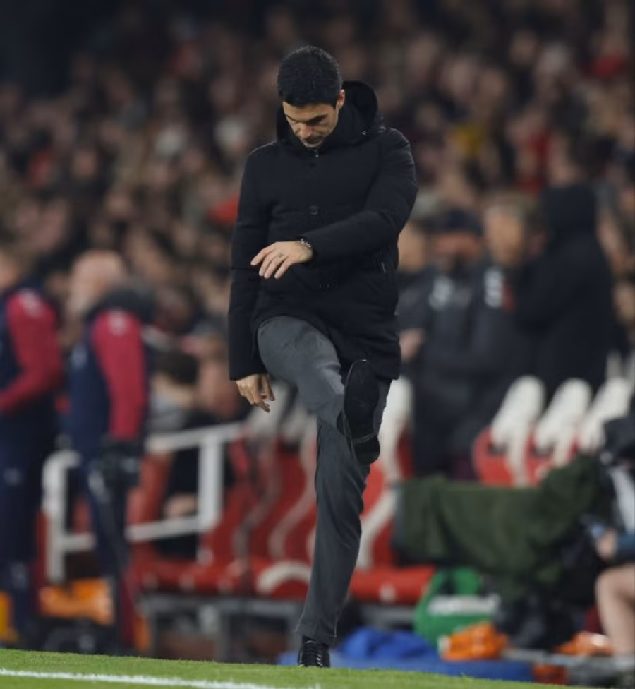 Mikel Arteta khẳng định Arsenal vẫn không từ bỏ giấc mơ vô địch. Mikel Arteta khẳng định Arsenal vẫn không từ bỏ giấc mơ vô địch.