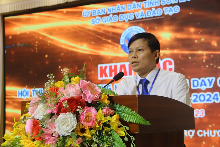 Ông Lê Tiến Quân, Phó giám đốc Sở GD&amp;ĐT tỉnh Sơn La phát biểu.