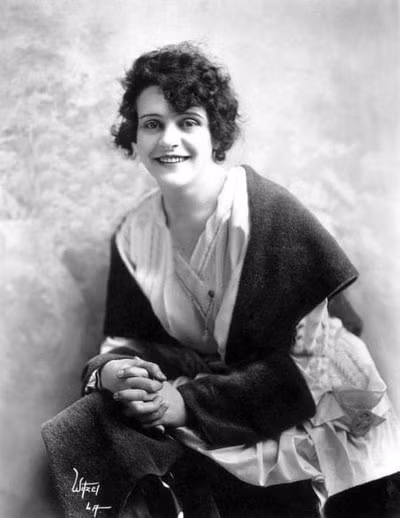 Chân dung nữ diễn viên đóng thế đầu tiên ở Hollywood, Helen Gibson (1892 - 1977). Ảnh: Gayla Johnson, Smithsonianmag.com.