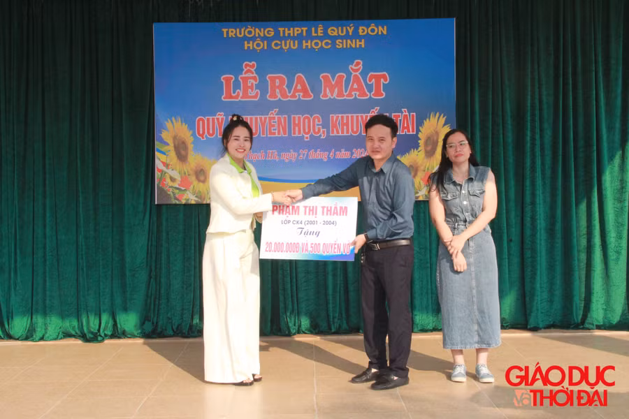 Cá nhân chị Phạm Thị Thắm - Tổng Giám đốc Công ty thẩm mỹ YODY Phương Anh trao tặng 20 triệu đồng ... Cá nhân chị Phạm Thị Thắm - Tổng Giám đốc Công ty thẩm mỹ YODY Phương Anh trao tặng 20 triệu đồng ...
