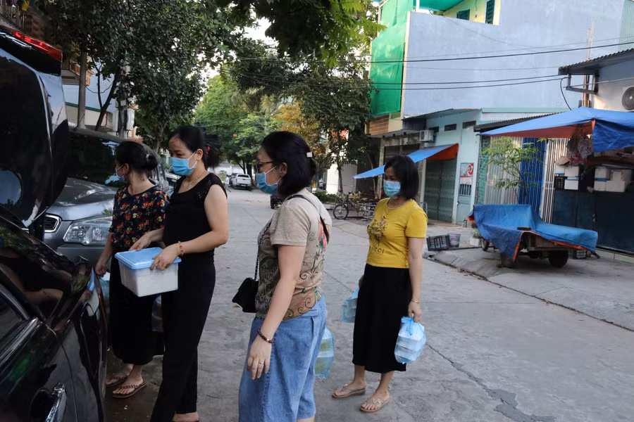 Vận chuyển cơm ngay khi hoàn thành để đảm bảo nóng sốt.