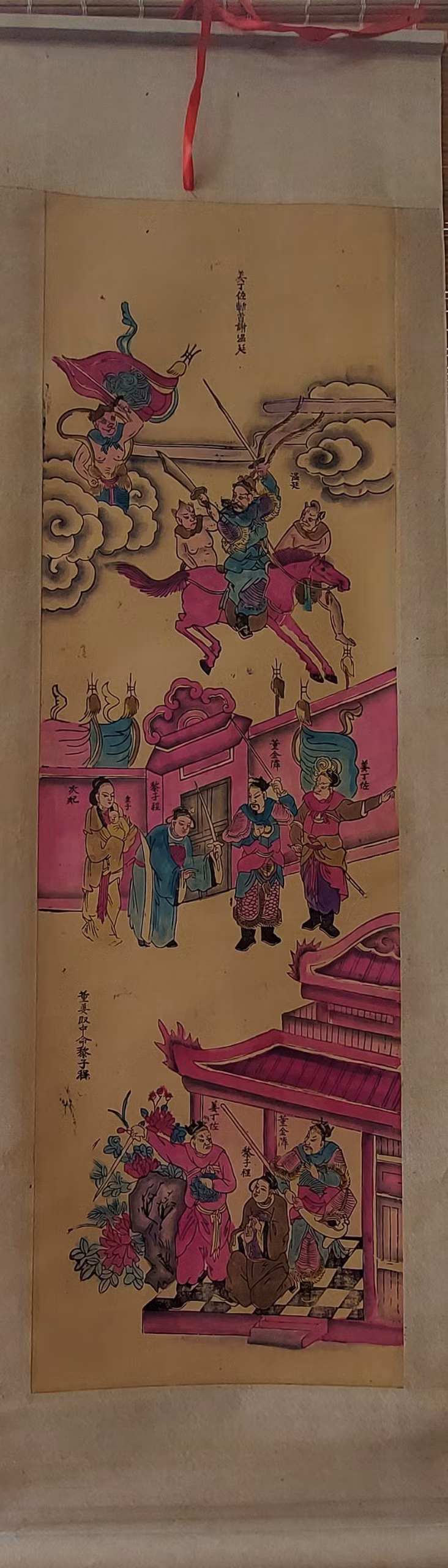 Bức tranh trong bộ 'Sơn Hậu' kể liên tiếp 3 chuyện mà vẫn hài hòa, thống nhất. Ảnh: Bình Thanh. Bức tranh trong bộ 'Sơn Hậu' kể liên tiếp 3 chuyện mà vẫn hài hòa, thống nhất. Ảnh: Bình Thanh.