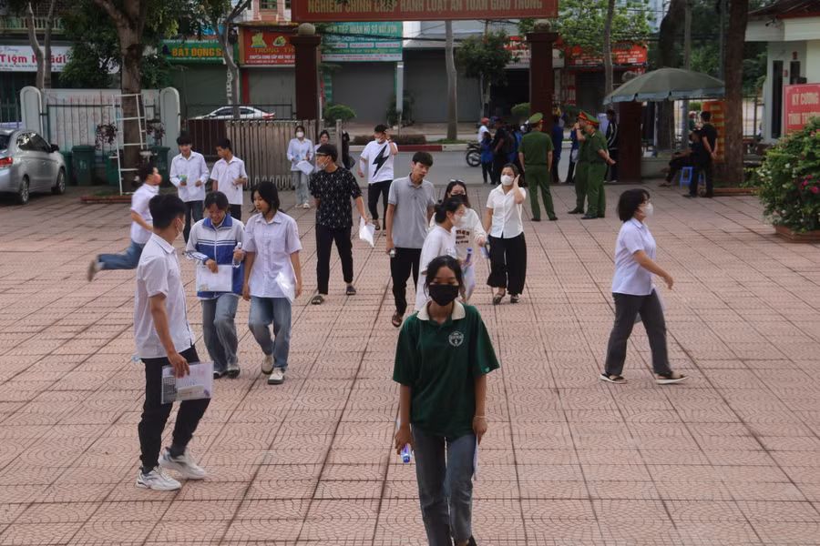 Các sỹ tử ở Sơn La đều nhận xét làm bài tốt môn Ngữ Văn. Các sỹ tử ở Sơn La đều nhận xét làm bài tốt môn Ngữ Văn.