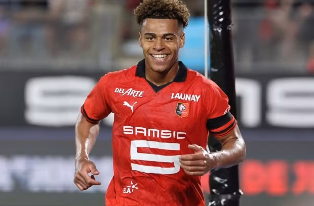 Man Utd, Arsenal và Tottenham cùng hỏi mua thần đồng Desire Doue của Rennes.