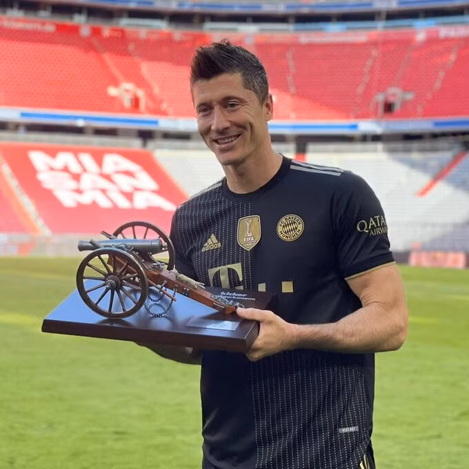 Lewandowski nhận danh hiệu "Khẩu thần công" của bóng đá Đức.