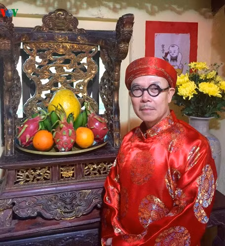 hoa si thanh chuong xung xinh ao dai don tet cung gia dinh o viet phu hinh 6