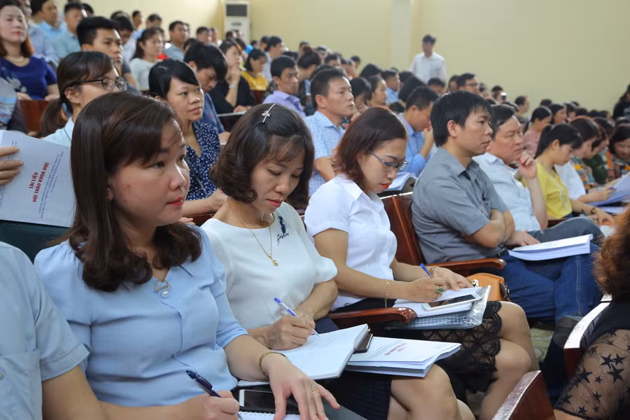 Giáo viên các bậc học phổ thông tại hội thảo. Ảnh Việt Hà Giáo viên các bậc học phổ thông tại hội thảo. Ảnh Việt Hà
