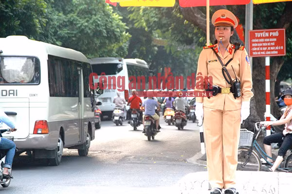 Các nữ chiến sĩ luôn cố gắng để hoàn thành tốt nhiệm vụ.